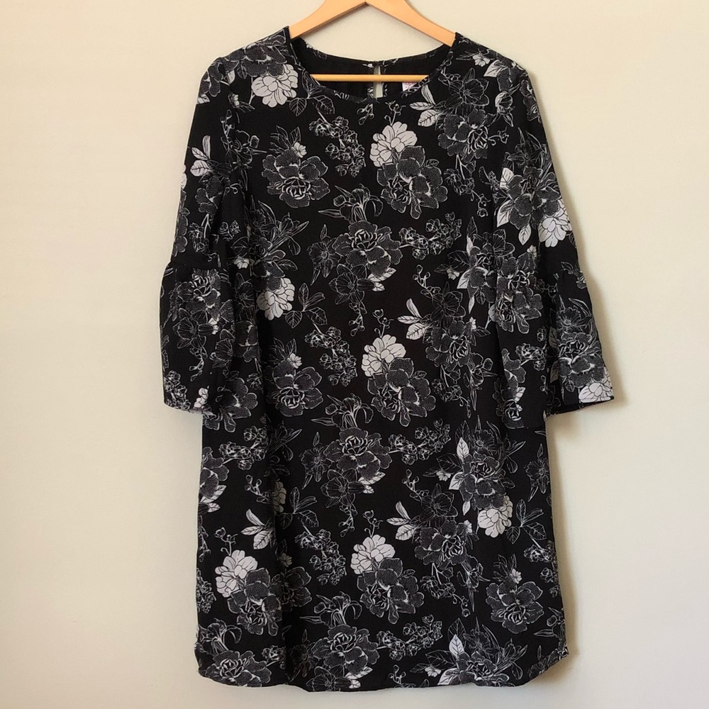 ❌ SOLD ❌Isabel Maternity Bell Sleeve Dress